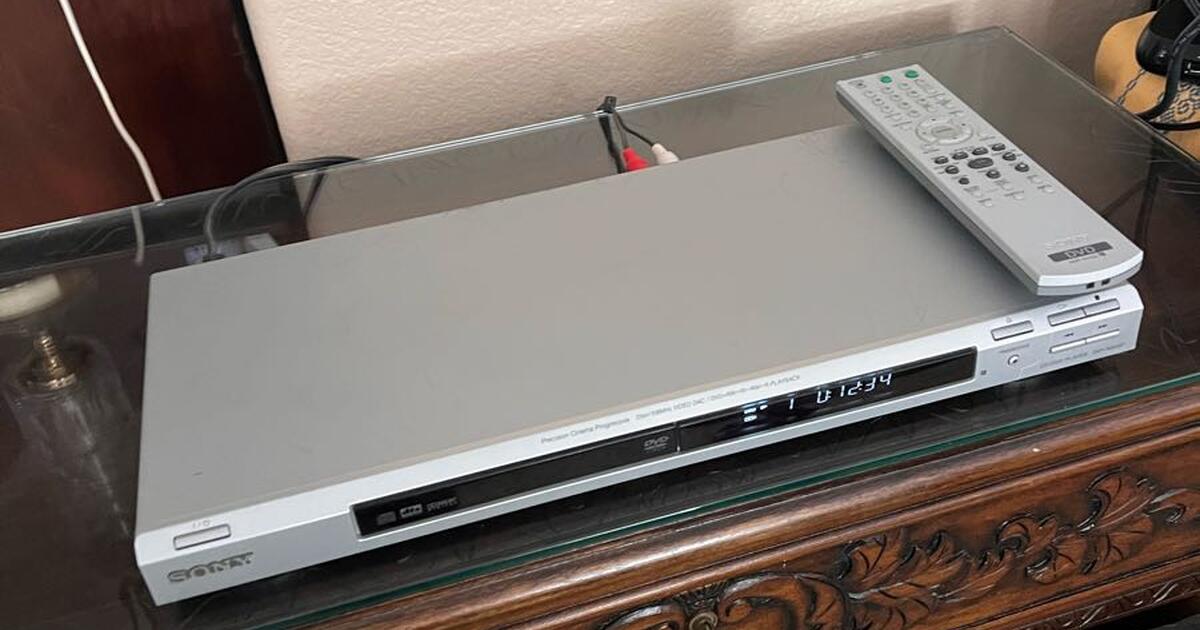 Sony DVDCD Player with Original Remote and Owners Manual for 29 in