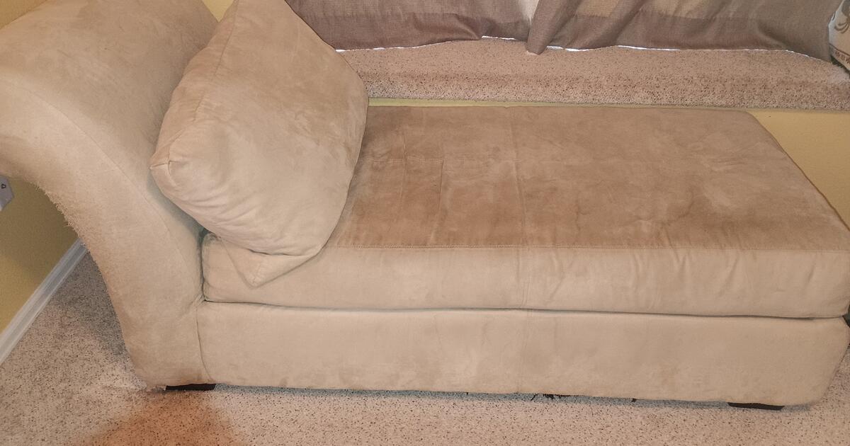 Chaise Loungers Couches for Free in Colorado Springs, CO For Sale