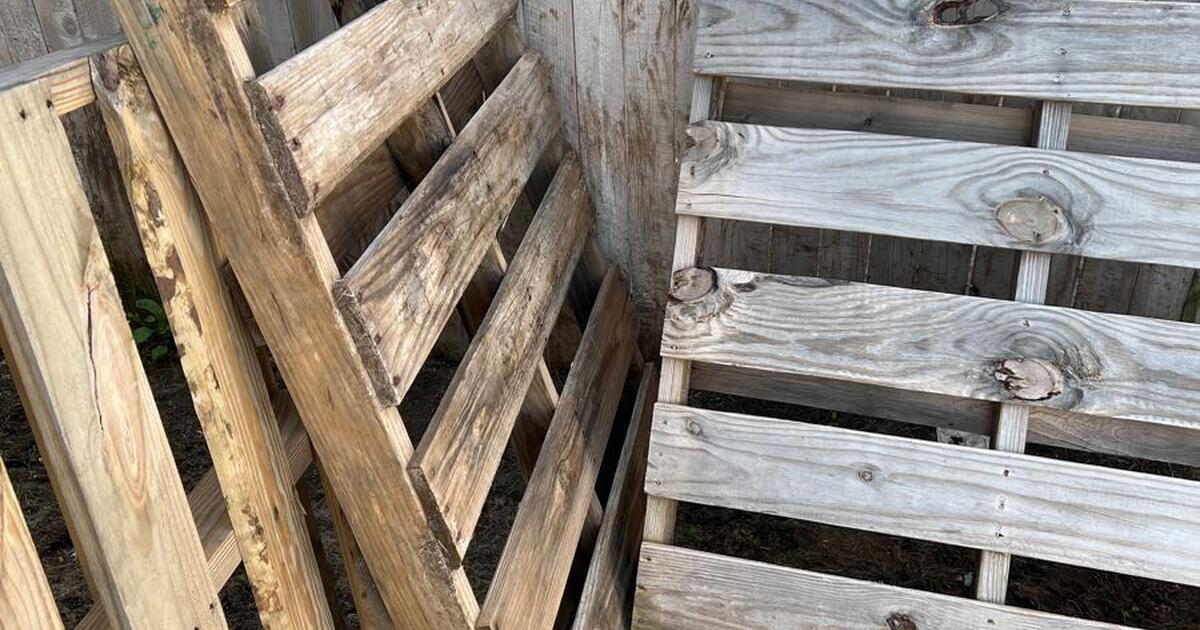 Need to get rid of wood pallets for Free in New Braunfels, TX For