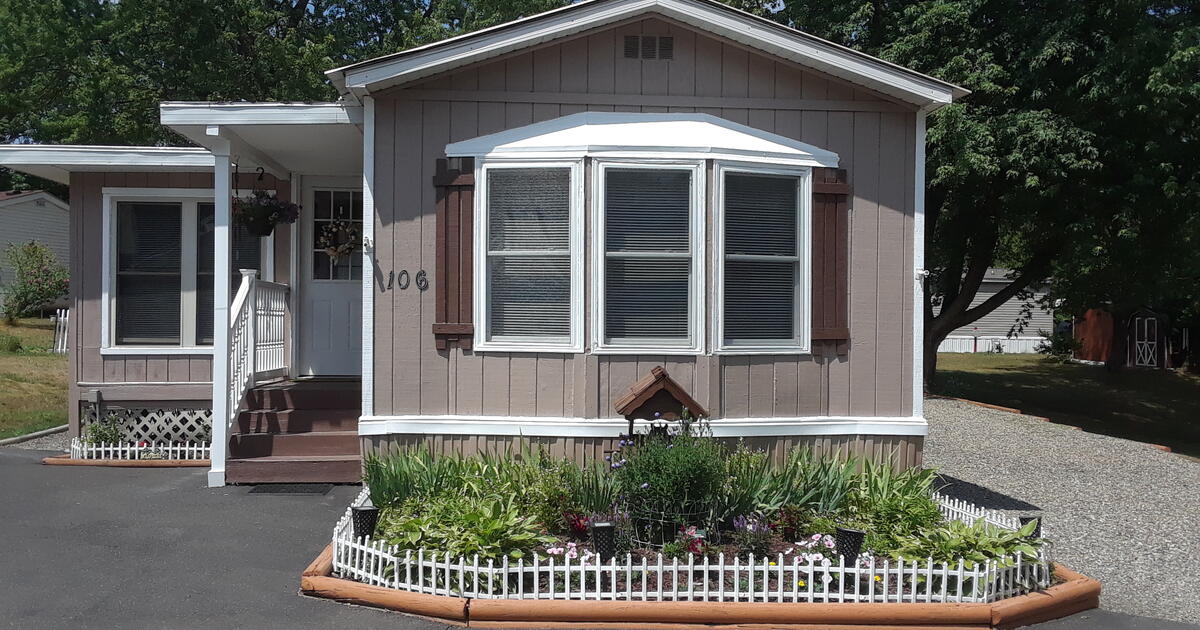 Charming 2Bedroom Mobile Home for Sale in Halfmoon, NY for Free in