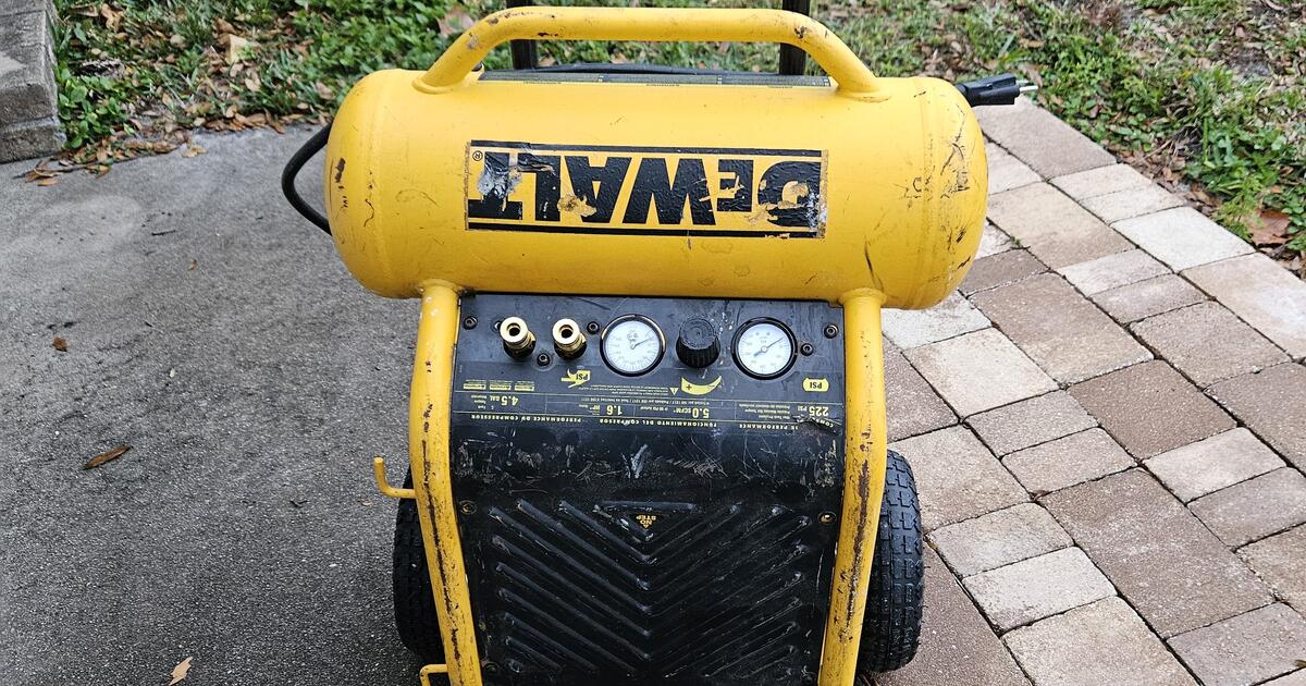 Dewalt 4 5 gallon air compressor for 200 in longwood fl for sale