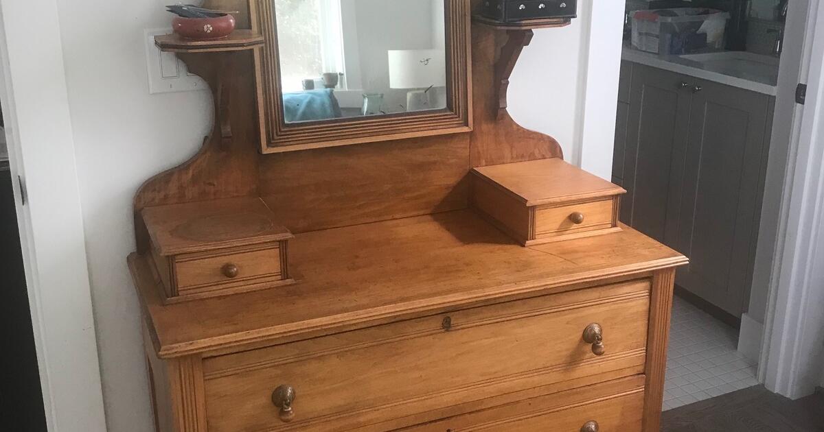 Dresser with Mirror for Free in Kirkland, WA Finds — Nextdoor