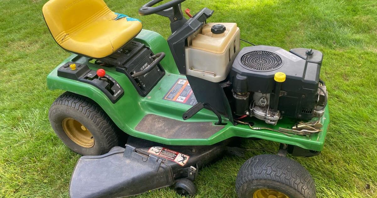 John deer lawn mower for 100 in Wallingford, CT For Sale & Free