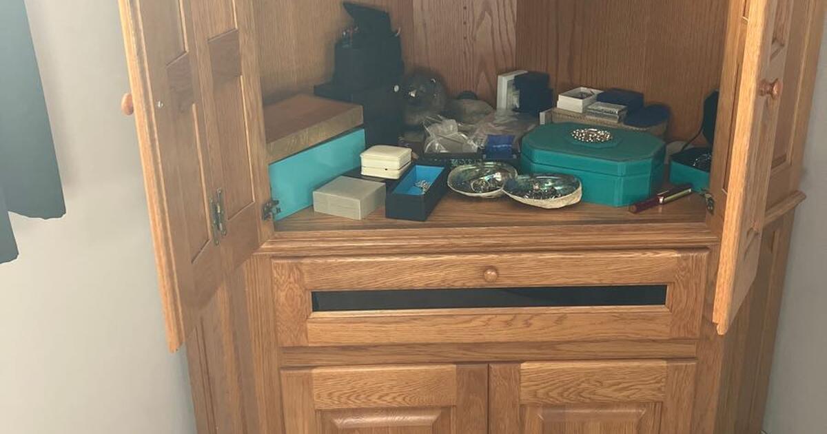 Wooden cabinet for 100 in akron oh for sale free nextdoor