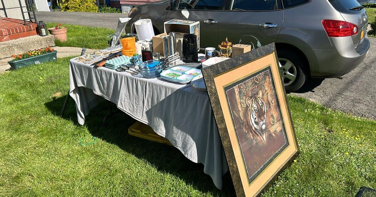 Yard Sale Day 2 new items added for Free in Binghamton, NY For Sale