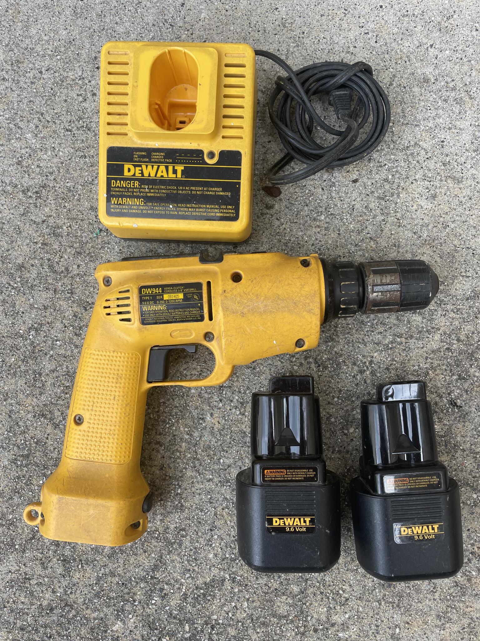 Dewalt DW944 Cordless Drill w Batteries and Charger for 30 in