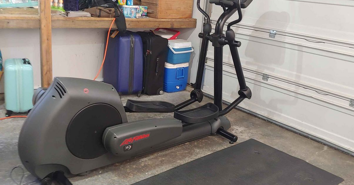 Life Fitness x9i Elliptical for 150 in Bonney Lake, WA For Sale