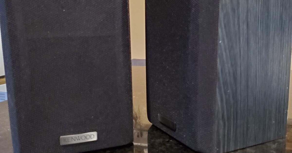 Kenwood surround sound speakers for 25 in Endicott, NY For Sale