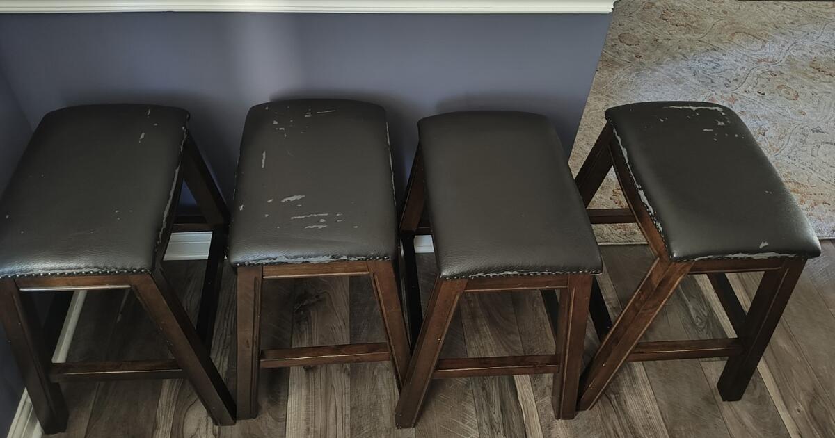 Set Of Four Kitchen Bar Stools for 10 in Delaware, OH For Sale