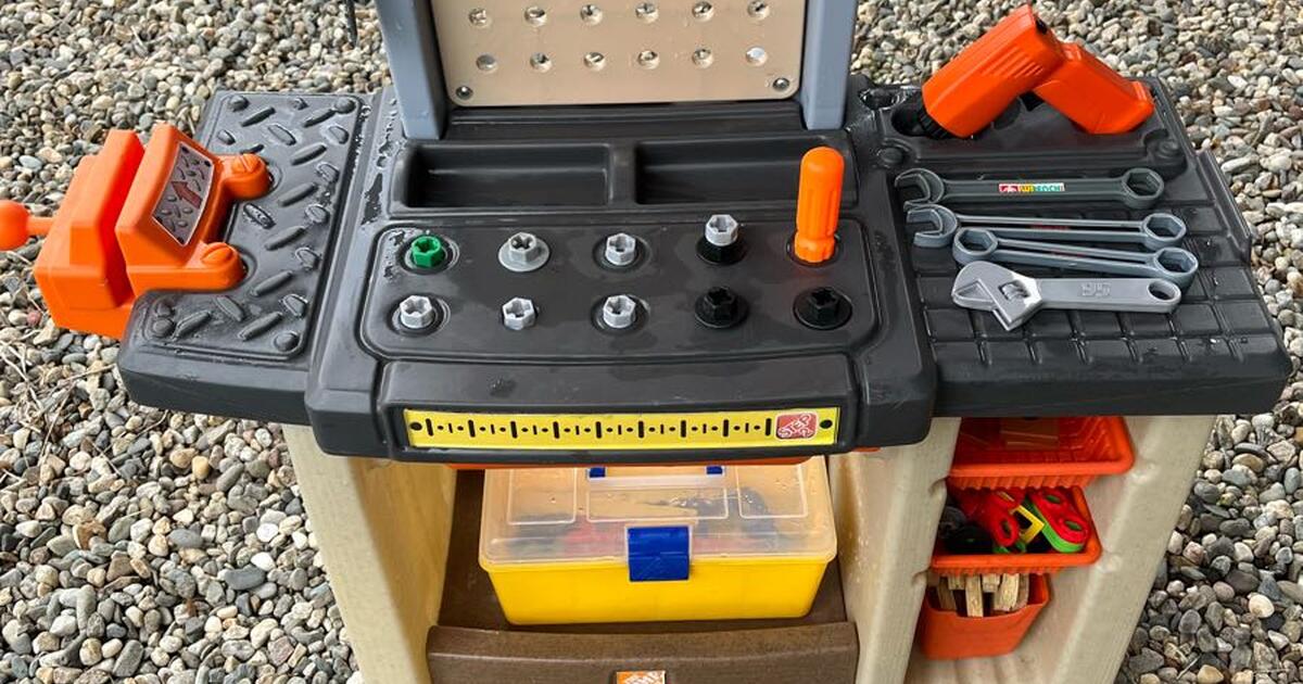 Kid s craftsman tool bench w toolbox for 30 in harvard ma for sale