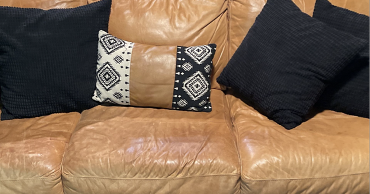 Leather couches 500 for both OBO for 245 in El Paso, TX For Sale