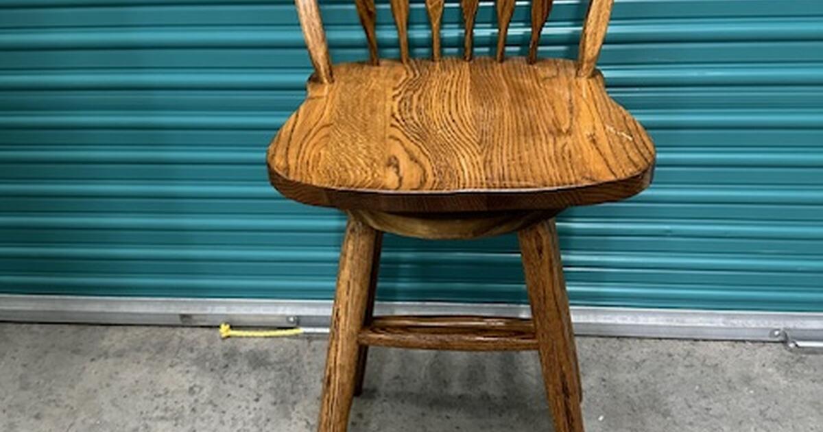 Set of 4 Bar Stools solid oak swivel for 180 in Bonita Springs, FL