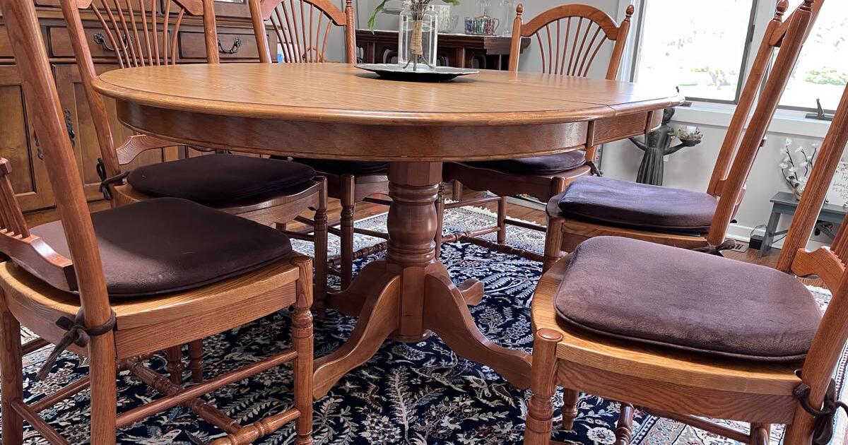 Dining/kitchen Oak table & 6 chairs for 375 in Jacksonville, FL