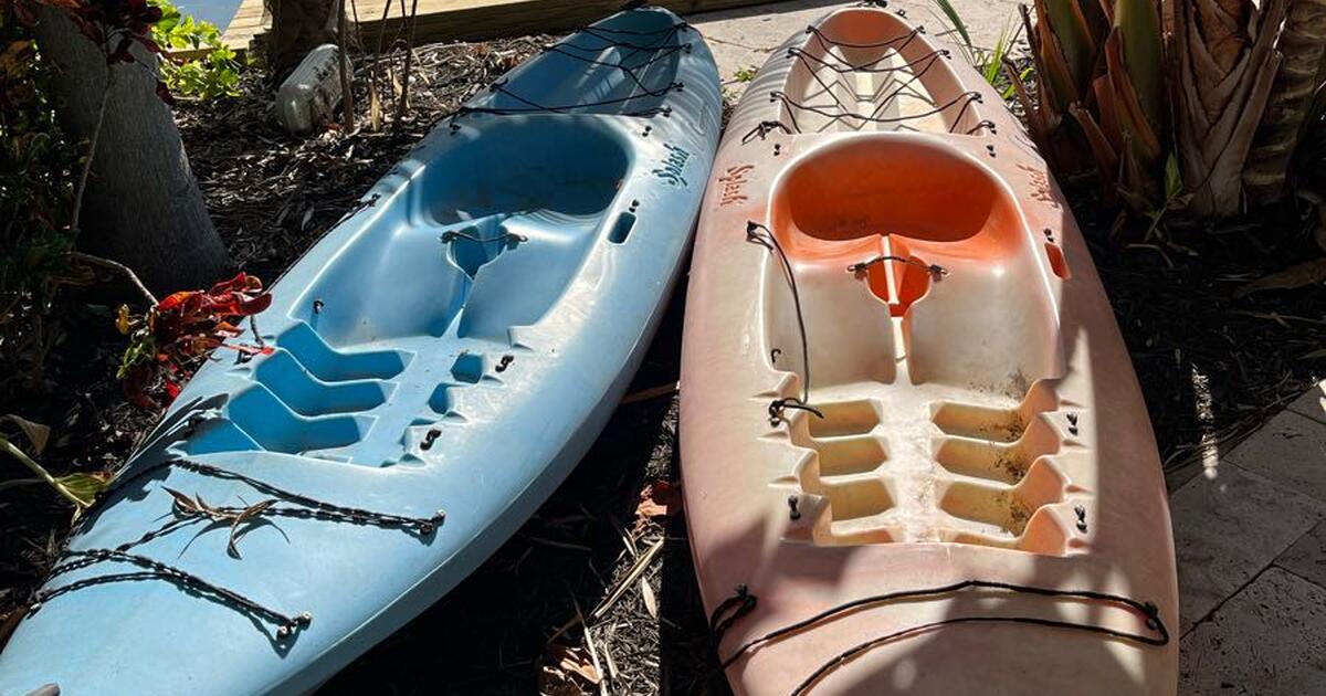 Ocean Kayaks and paddles for 100 in St. Petersburg, FL For Sale