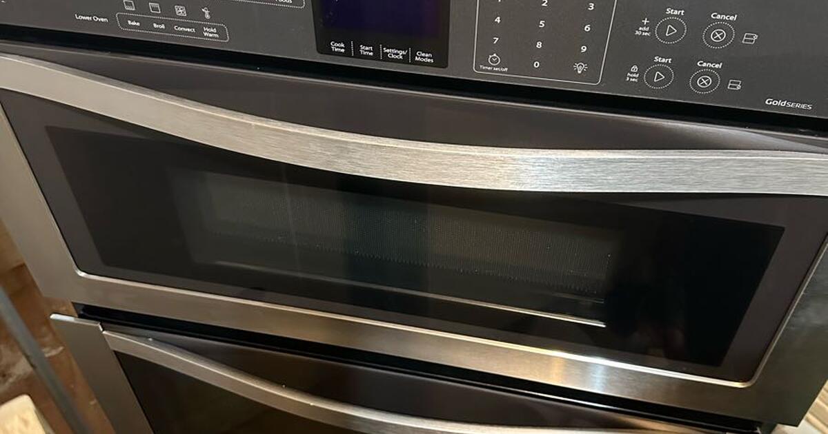 Whirlpool Built In Oven Microwave Combo for 500 in Charlotte, NC For