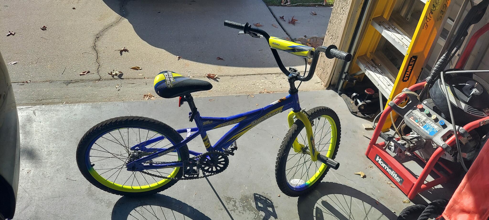 Huffy shockwave 20 junior best sale bike 2019