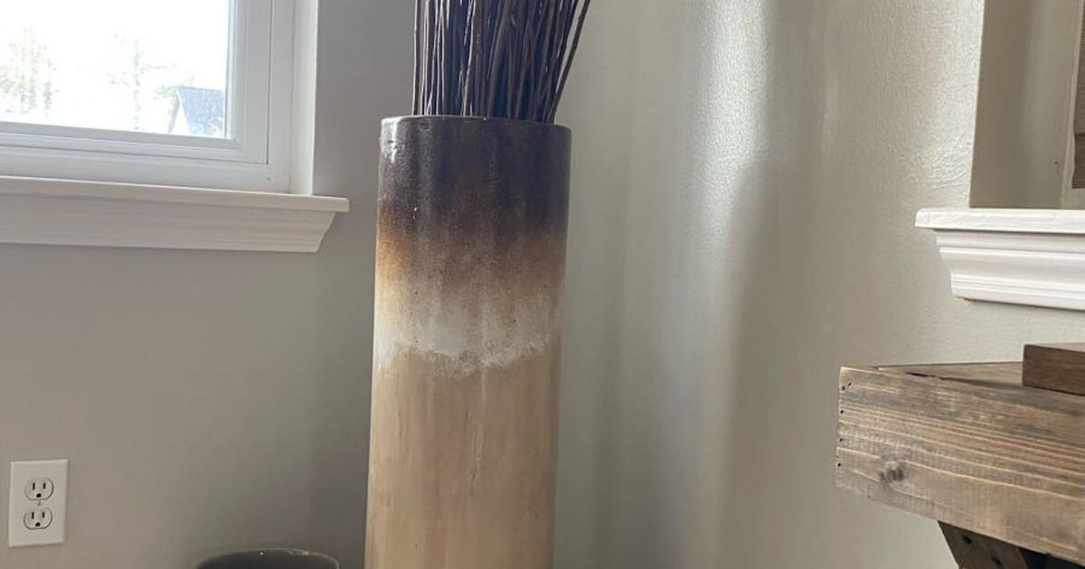 Tall Ceramic Floor Vase for 10 in Spring, TX Finds — Nextdoor
