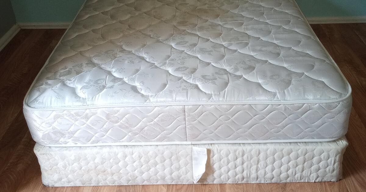 Queen Mattress/Box Spring/Wooden Headboard for 100 in Carthage, NC