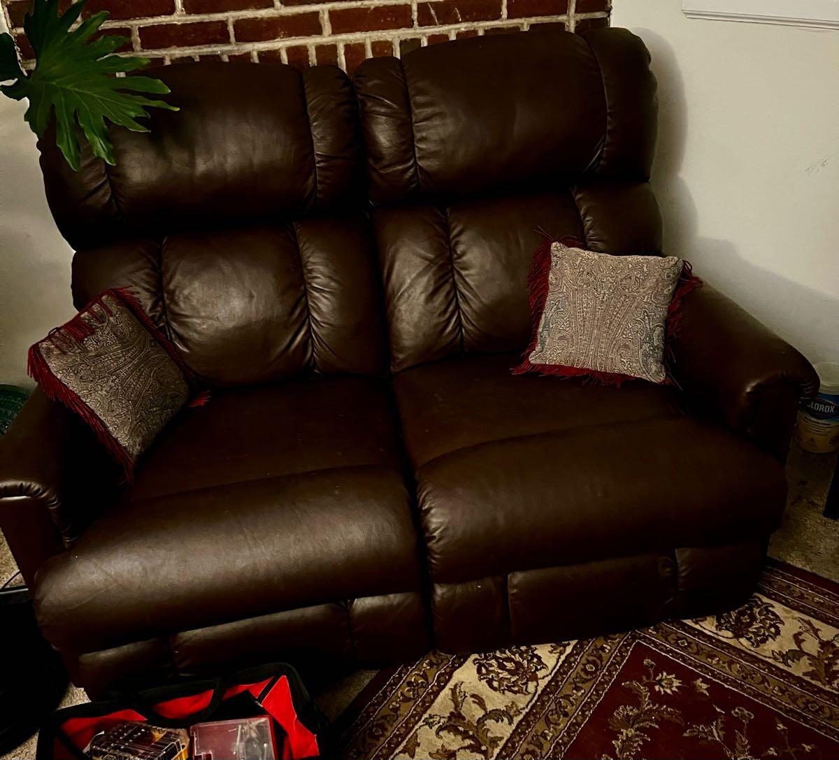 Couches for Free in Elkins Park, PA For Sale & Free — Nextdoor