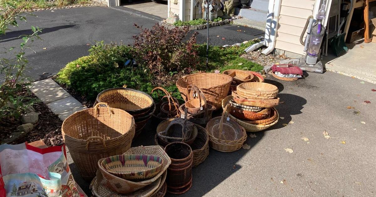 Huge Yard Sale Happening Now! in Saugerties, NY For Sale & Free