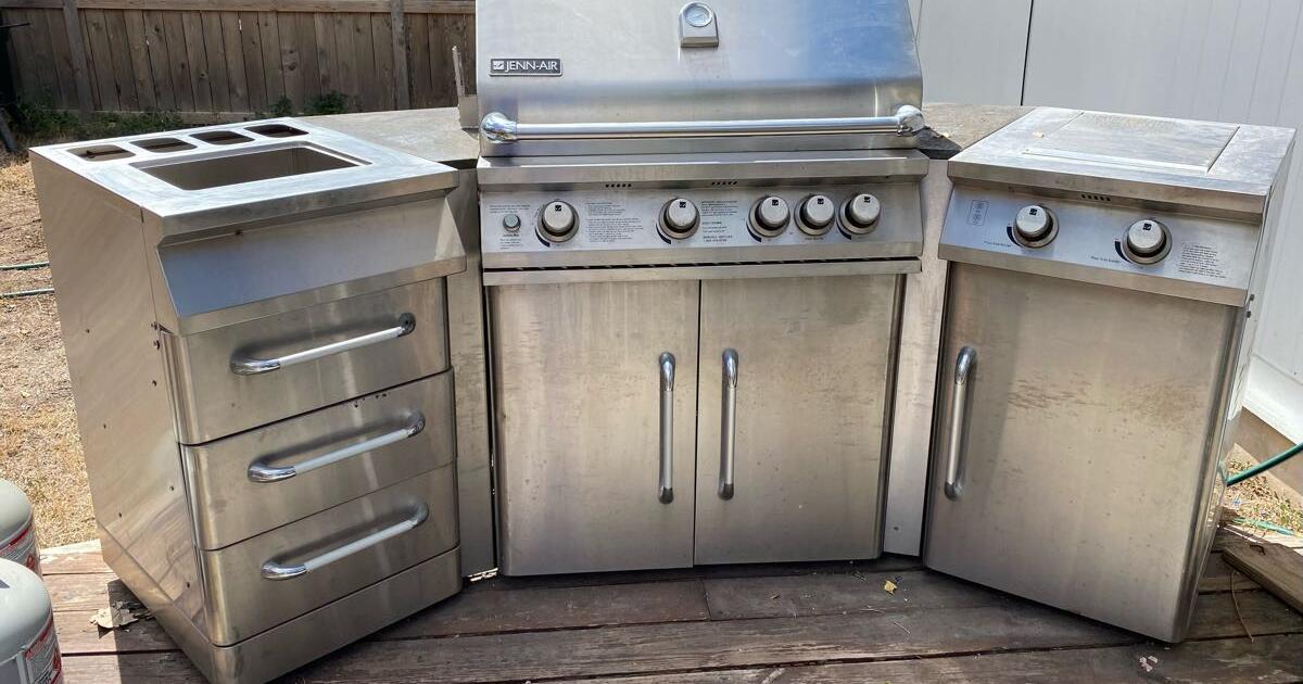 JennAir Gas Grill w/ Rotisserie feature for 550 in San Antonio, TX