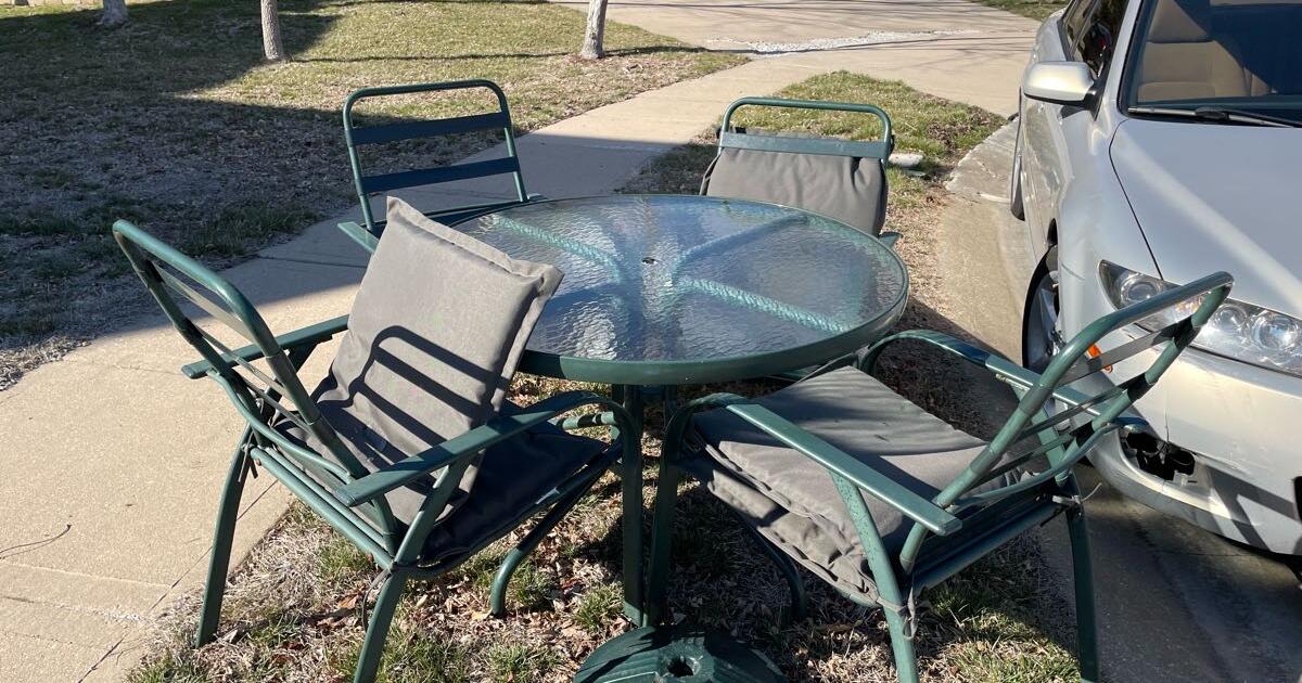 FREE patio set! for Free in Shawnee, KS Finds — Nextdoor