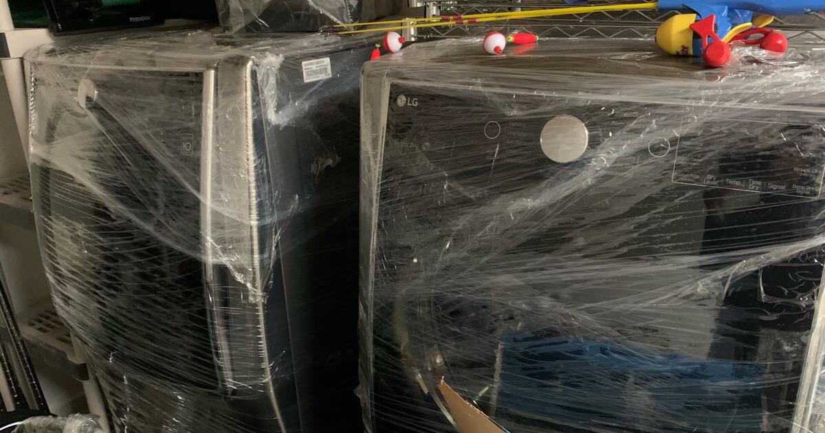 LG Mega Capacity Washer and Dryer + Pedestal Washer for 980 in Atlanta