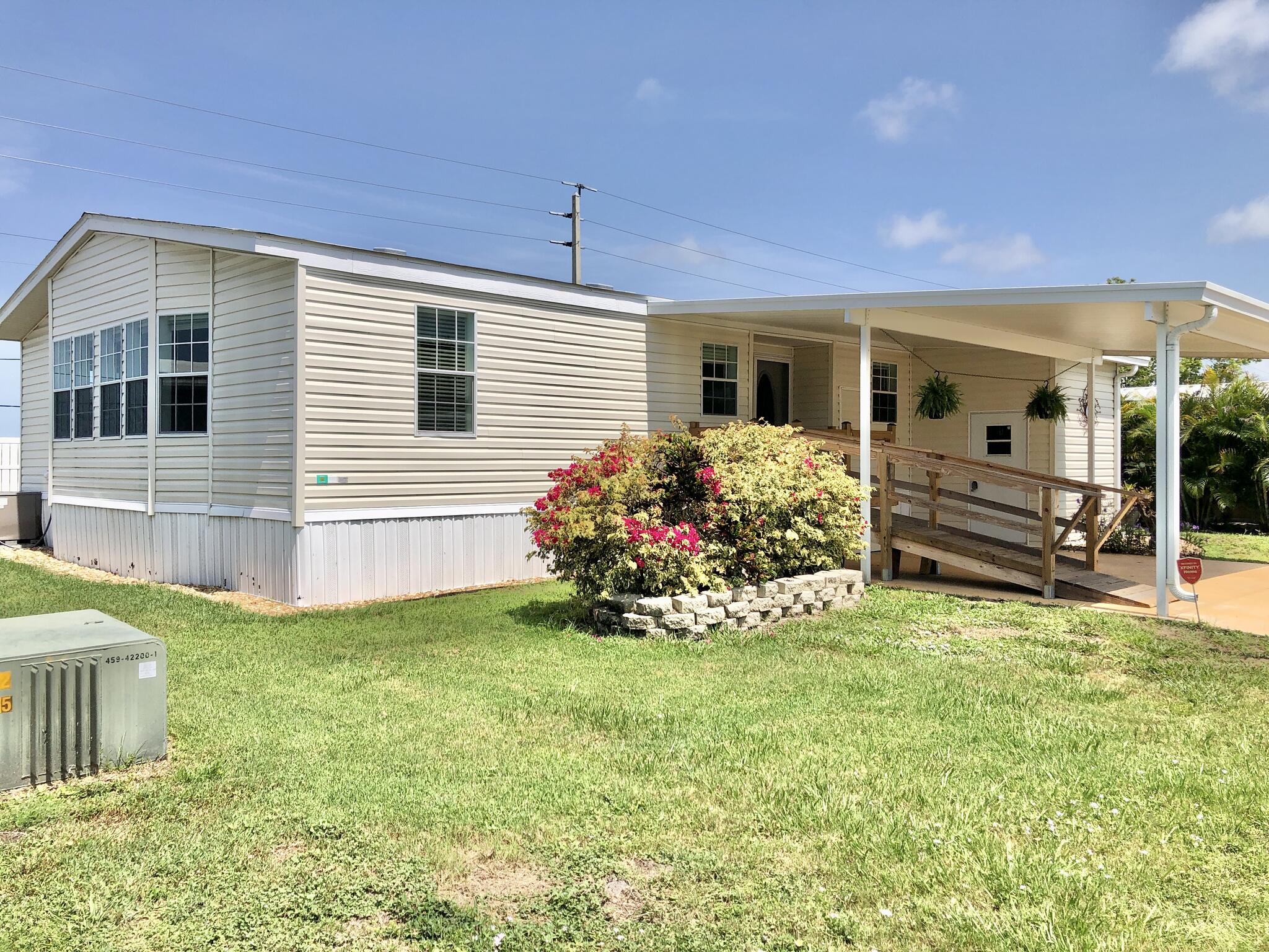 2015 HUGE 3 bed, 2 bath Manufactured home in North Sarasota for 130000