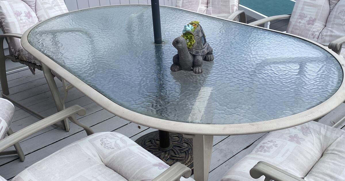 outdoor dining table for Free in Ambler, PA Finds — Nextdoor