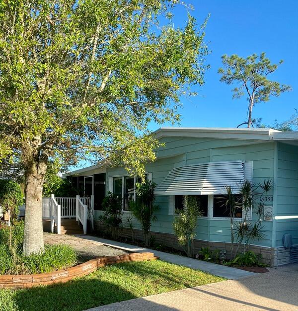 Manufactured Home In Indianwood Golf & Country Club ( Sale Pending