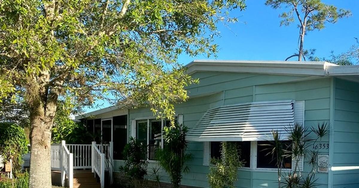 Manufactured Home In Indianwood Golf & Country Club ( Sale Pending