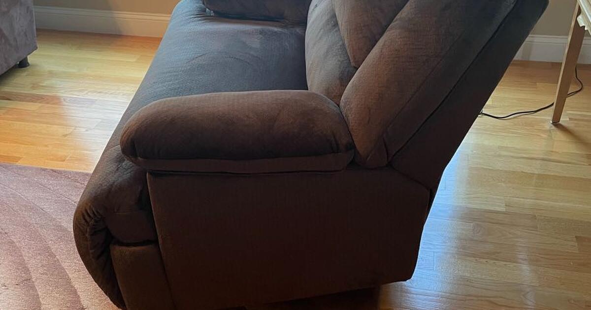 Extra Wide Electric Recliner in Hopewell Junction, NY For Sale & Free