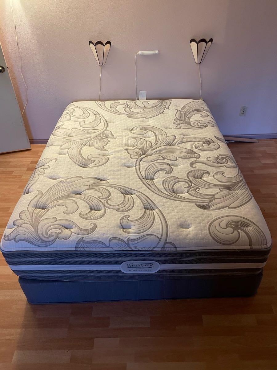 FULL SIZE mattress and box spring for 150 in Damascus, OR For Sale