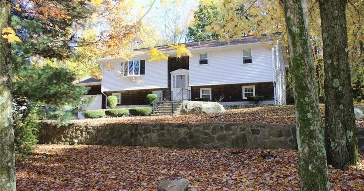 SmithfieldOpen house Sunday 3/5/23 from122 for 497500 in Smithfield