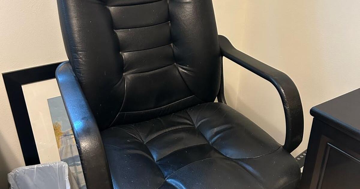 FREE office chairs! for Free in Farmington Hills, MI For Sale & Free