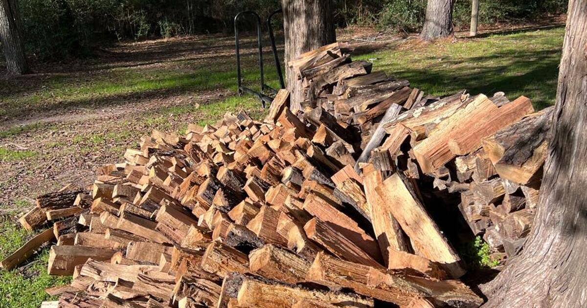 Seasoned oak firewood for sale.call 3464122856! for Free in Magnolia