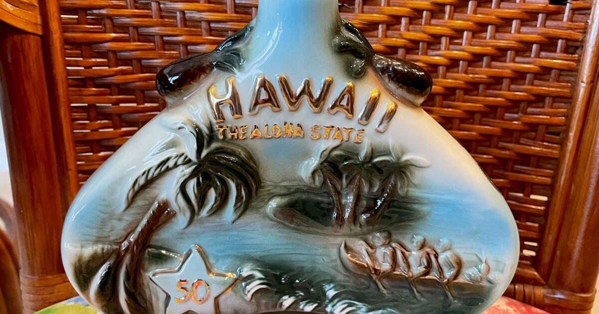 Jim Beam Hawaii Whiskey Decanters 1959 1978 for 40 in Wimauma, FL