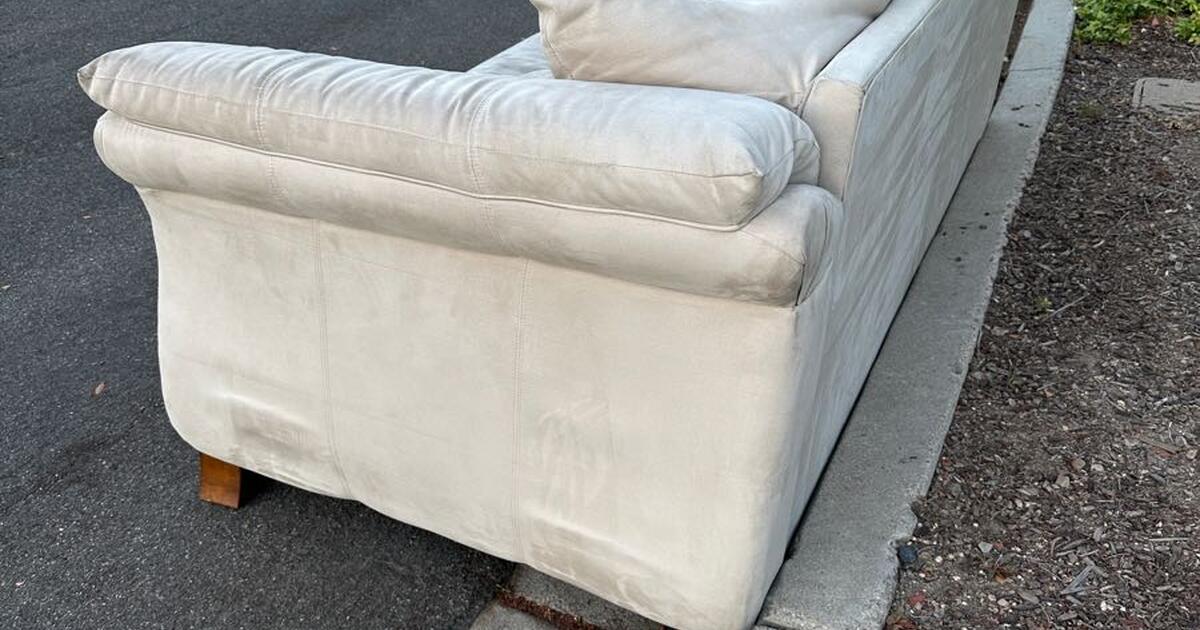 Couch for Free in Thousand Oaks, CA For Sale & Free — Nextdoor