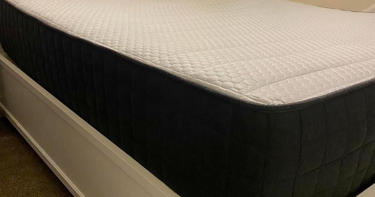 HELIX Plus with GlacioTex Cooling (QUEEN) Mattress BLACK FRIDAY DEAL