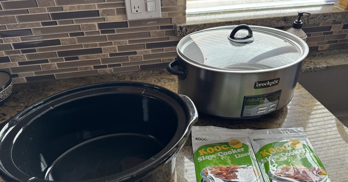 Crock Pot Slow Cooker8 Quart Programmable Slow Cooker with Digital