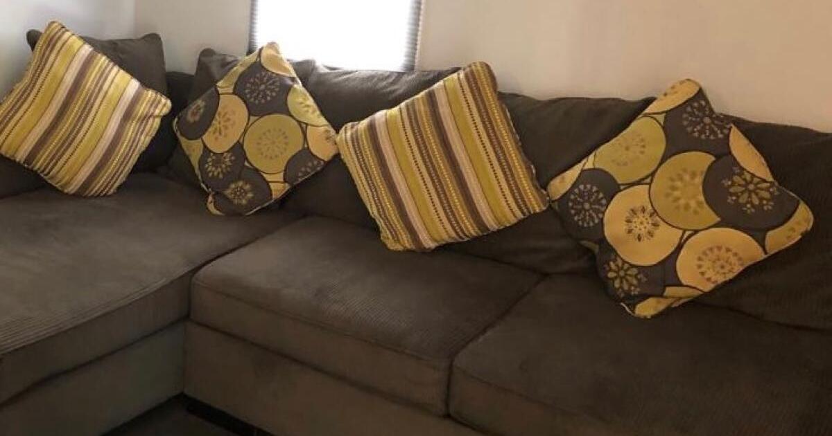 Fabric Chaise Lounge Couch (leftcorner chaise) comes w/ 2storage