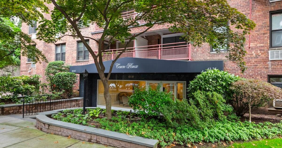 In contract douglaston co op 1 bed 1 bath for 289999 in queens ny