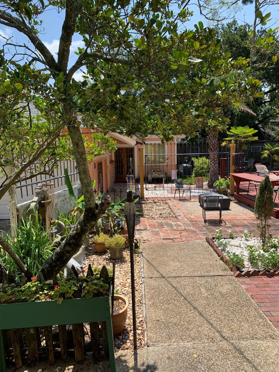 LSU AREA GUESTHOUSE (FURNISHED AND ALL UTILITIES INCLUDED) for 1400 in