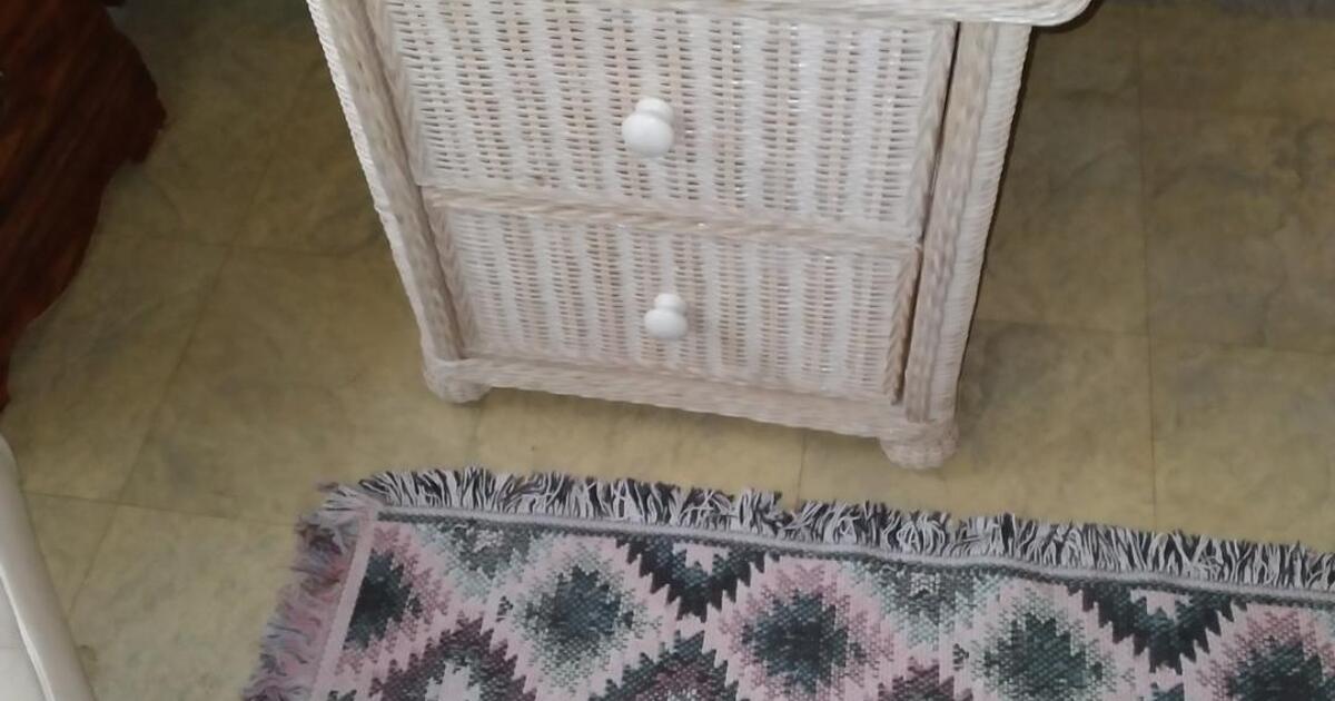 WHITE WICKER NIGHT STAND for 25 in Bonita Springs, FL For Sale