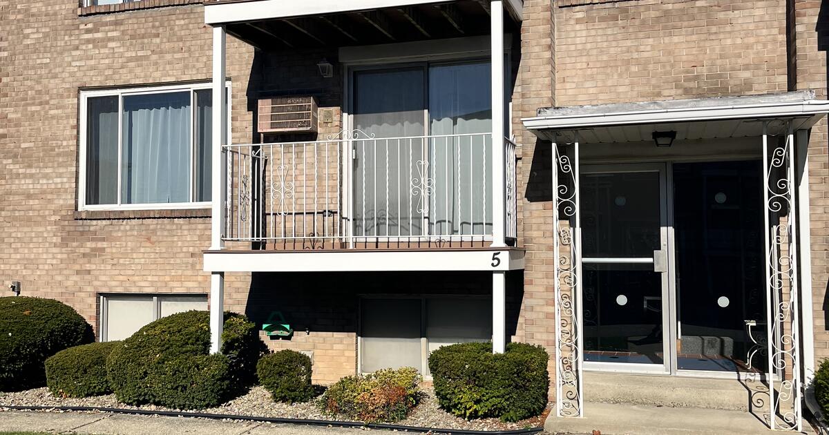 2 BDR CONDO FOR SALE IN CHEEKTOWAGA NY (2 BED/1 BATH) for 97900 in
