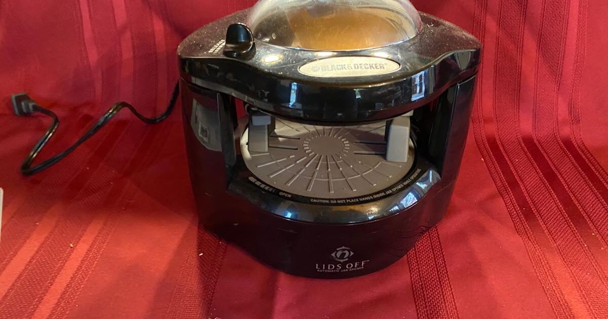 Black and Decker electric can opener for 18 in White Bear Lake, MN