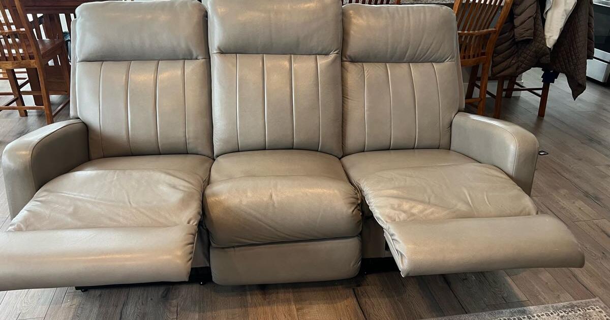 Lazy Boy leather reclining sofa and loveseat for 1900 in Helena, MT
