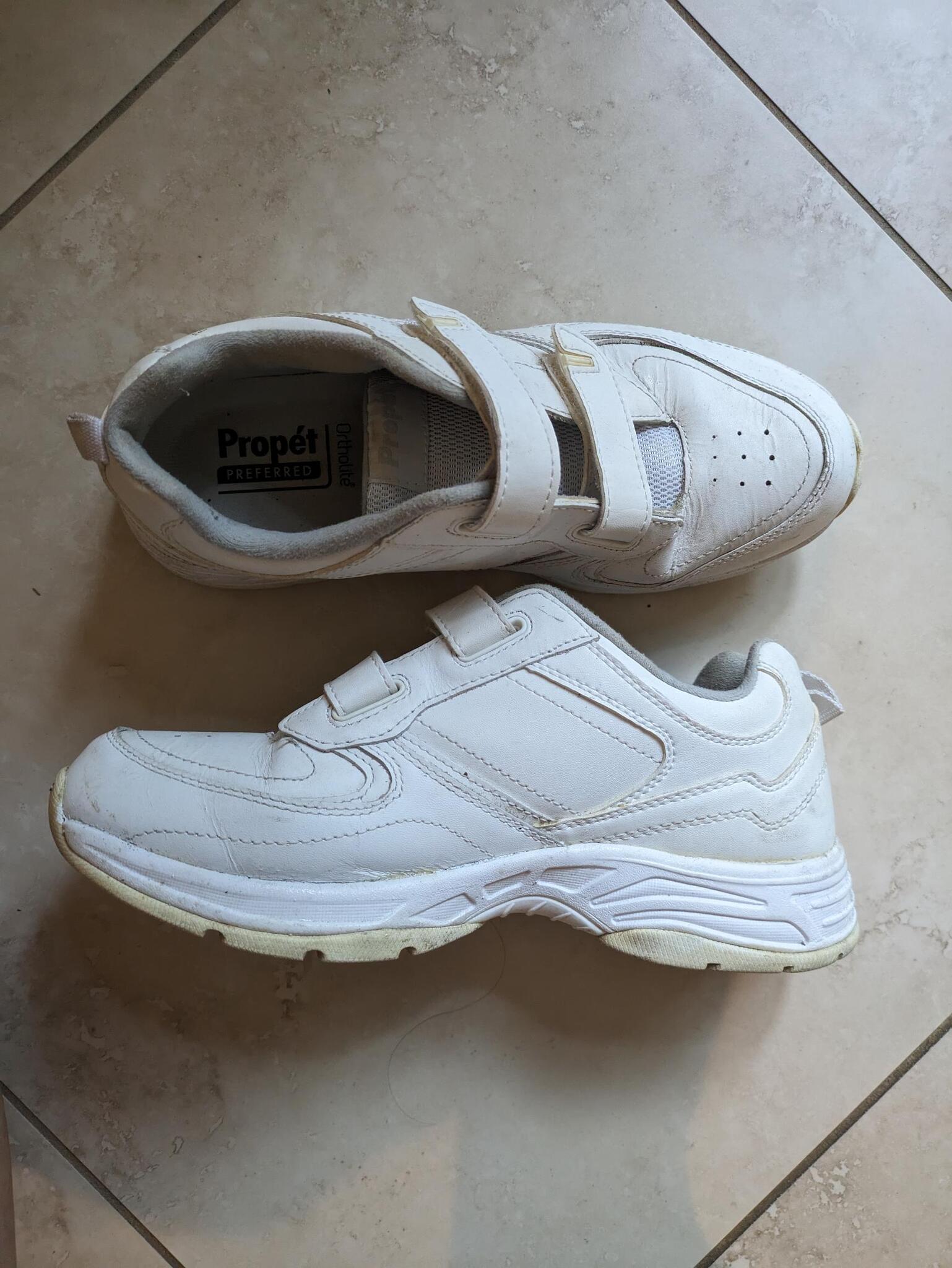 Athletic Shoes Womens for 5 in Delray Beach, FL For Sale & Free