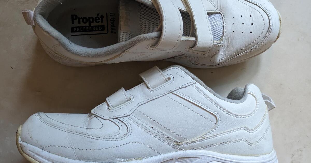 Athletic Shoes Womens for 5 in Delray Beach, FL For Sale & Free