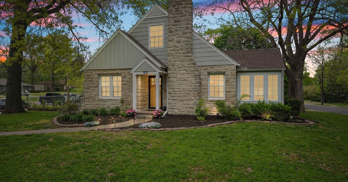 Home! 5141 Parish Dr Roeland Park KS for 449000 in Olathe, KS